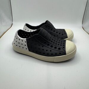 Native Shoes Toddler Size 8 Boys Girls Kids Black and White Water Shoes